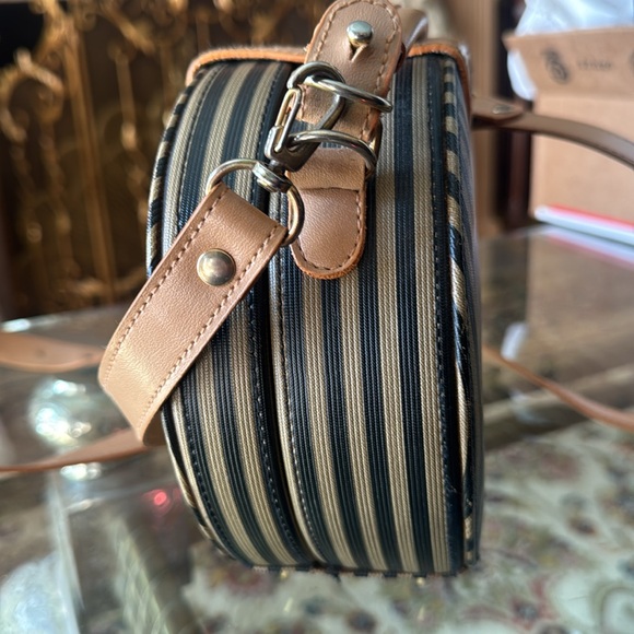 Unbranded Crossbody Tan and Brown bag - Picture 9 of 10